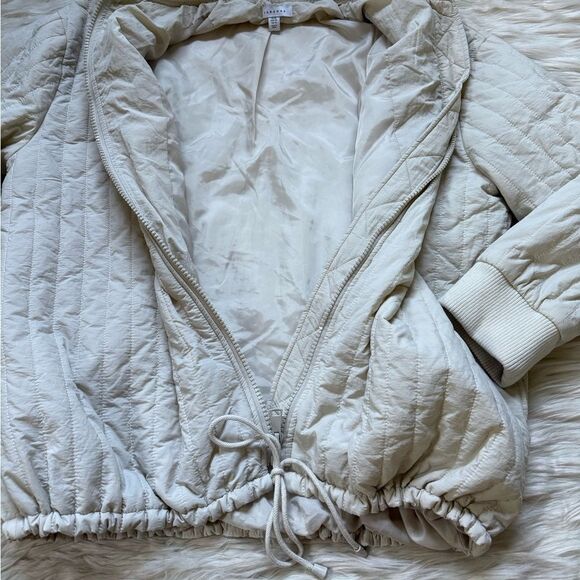 Topshop Quilted Oversized Bomber Liner Jacket in Cream - Picture 6 of 9